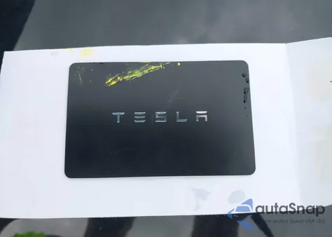 2025 Tesla Model 3 Long Range All-Wheel Drive z USA, uszkodzony, nr VIN 5YJ3E1EB4SF941504